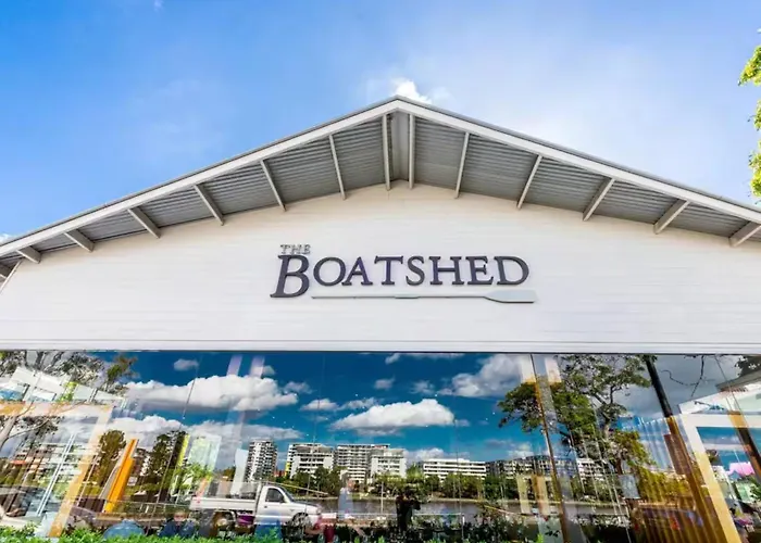 Park Avenue Luxe Chic Townhouse Sleeps 9, Carpark